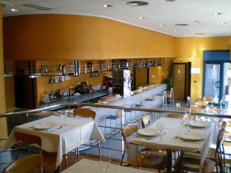 Aparthotel Campus Oviédo Restaurant foto
